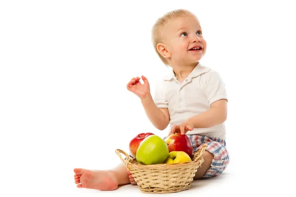 Dziecko z koszem jabłek — Zdjęcie stockowe