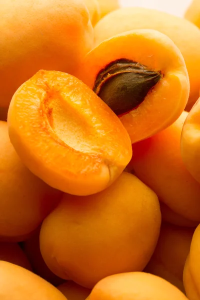 stock image Heap of ripe apricots