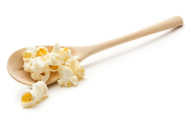 Popcorn på träsked — Stockfoto