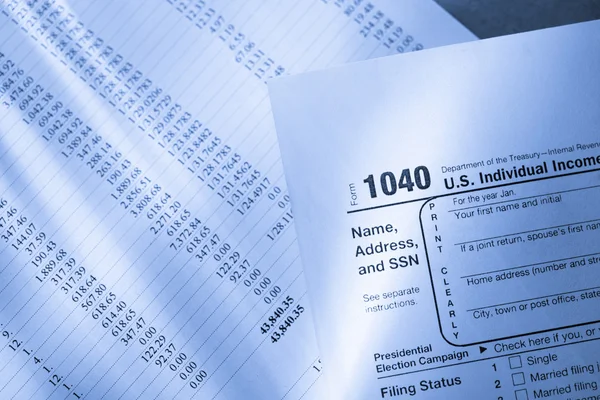 Steuerformular und Betriebshaushalt — Stockfoto