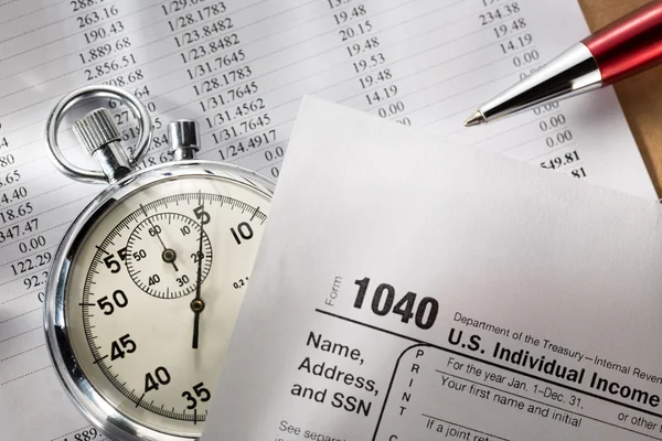 Daňový formulář, provozní rozpočet a stopky — Stock fotografie