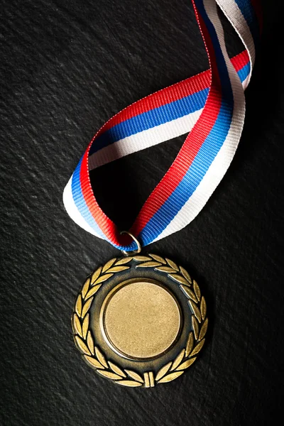 Üç renkli kurdele ile metal madalya — Stok fotoğraf