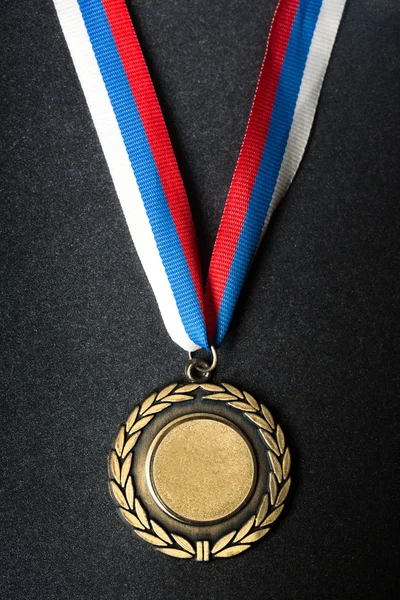 Металлическая медаль с триколорной лентой — стоковое фото