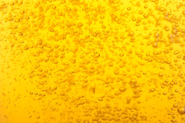 Бульбашки в пиво . — стокове фото