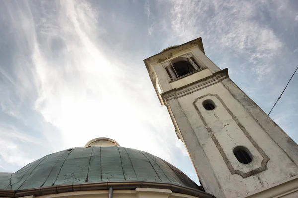 Der Himmel über einer Kirche — Stockfoto