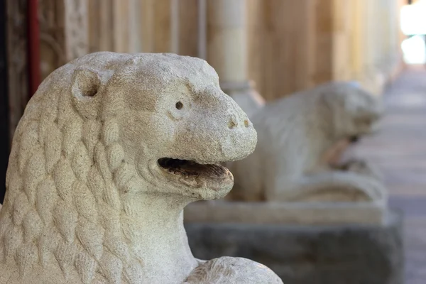 罗马式狮子雕像 — 图库照片