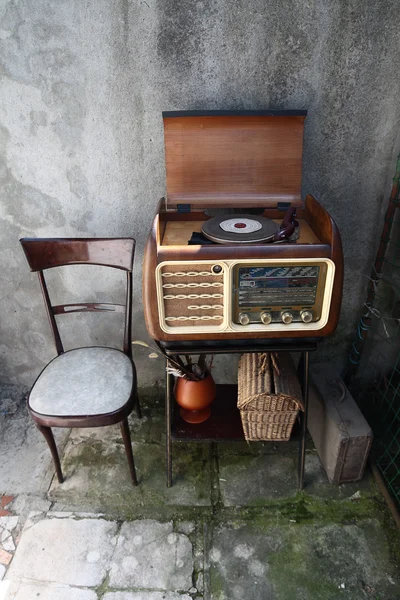 Ročník gramofon radio — Stock fotografie