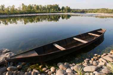 zincirle bağlı Nehri üzerinde tekne