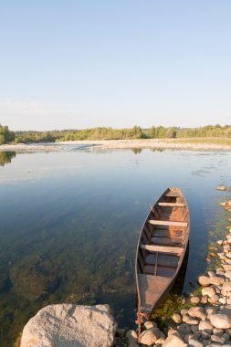 zincirle bağlı Nehri üzerinde tekne