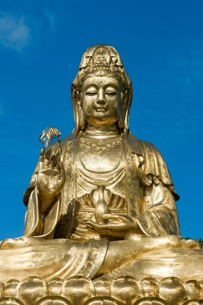 Estatua de Oro de Guan Yin — Foto de Stock