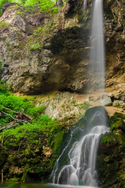 Mossy waterval — Stockfoto