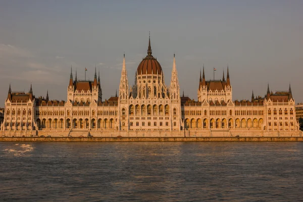 ブダペストの議会は — ストック写真