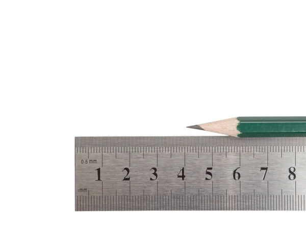 Крупним планом металева лінійка і олівець — стокове фото