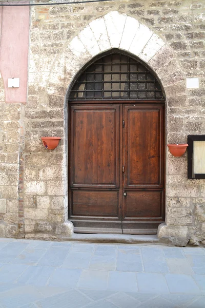 Italienska ytterdörren — Stockfoto