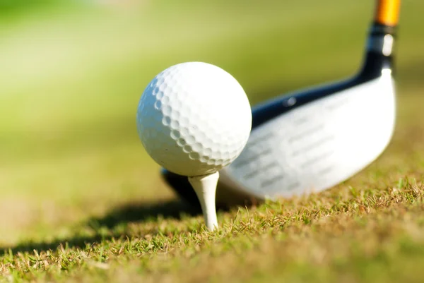 Golf z bliska na driving range — Zdjęcie stockowe