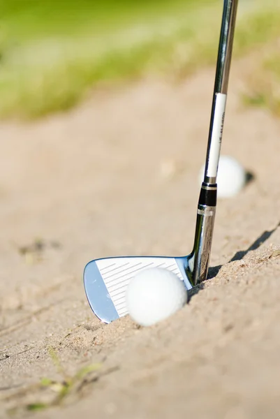 Golfbälle im Bunker — Stockfoto