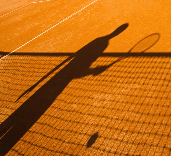 Jugador de tenis en pista de arcilla —  Fotos de Stock