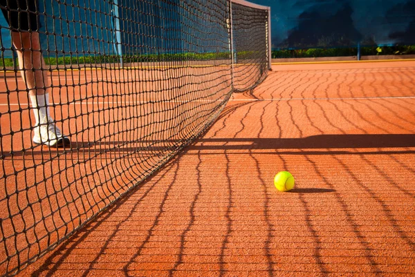 Tennis player on clay court — Stock Photo, Image