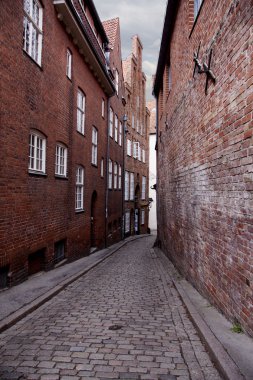 Narrow street clipart