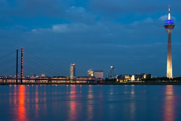 Magnifica vista della notte Dusseldorf — Foto Stock