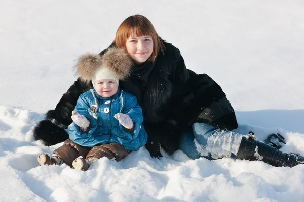 Winter portrait with mommy — Stock Photo, Image