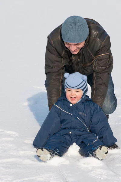 Winter fun with daddy — Stock Photo, Image