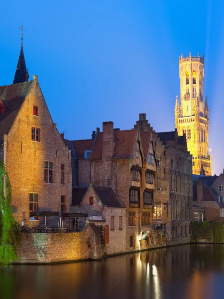 Vista noturna de Belfort em Bruges — Fotografia de Stock