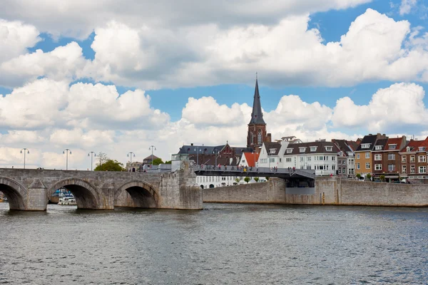 Heiliger-Servatius-Brücke in Maastricht — Stockfoto