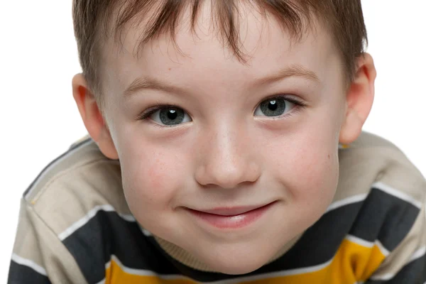 Zbliżenie portret uśmiechający się mały chłopiec — Zdjęcie stockowe