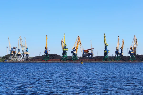 Cranes in dock — Stock Photo, Image