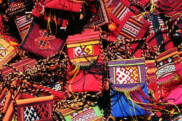 Handgjord väska med traditionella prydnad. — Stockfoto