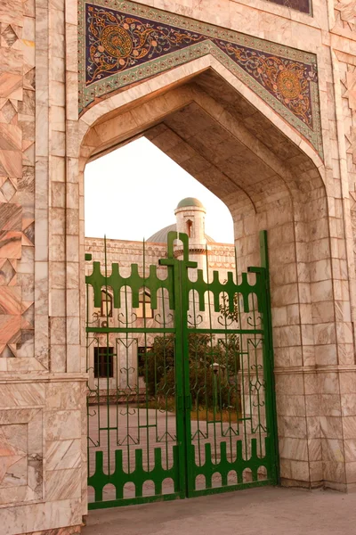 Brama do meczetu. Aszchabad. Turkmenistan. — Zdjęcie stockowe