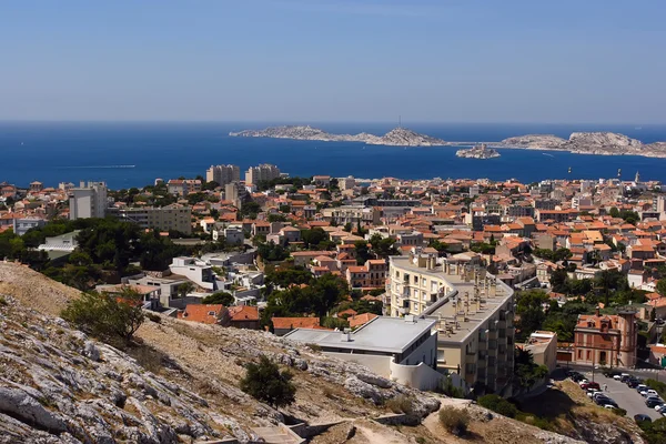Stadsbilden Visa Marseille på bakgrund av havet — Stockfoto