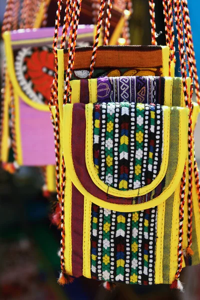 Bolsa artesanal com ornamento tradicional . — Fotografia de Stock