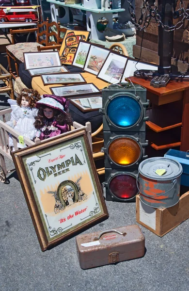Flea market. Old traffic light. — Stock Photo, Image