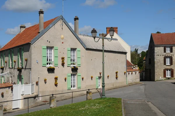 A aldeia de Fontenay Saint Père — Fotografia de Stock