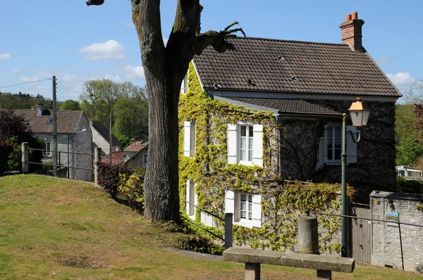 A aldeia de Fontenay Saint Père — Fotografia de Stock
