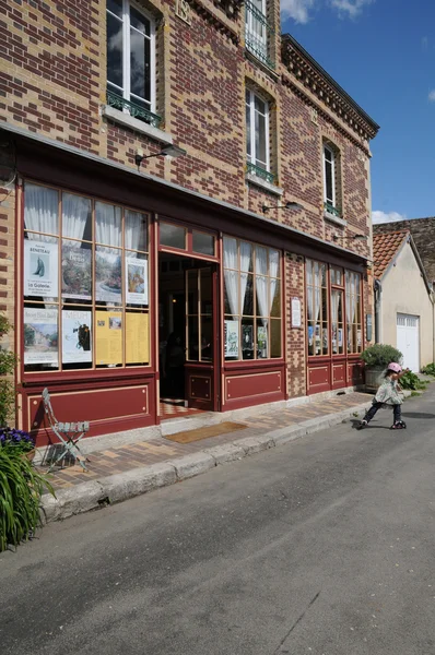 法国，酒店在吉维尼的村庄 baudy — 图库照片