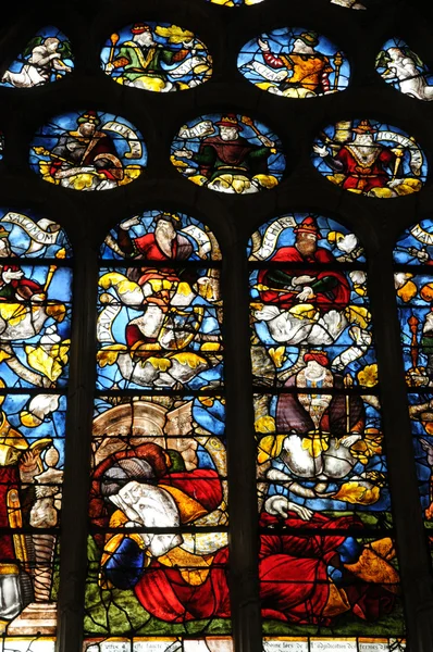フランス、ポン ・ デ ・ l アルケーで l ウールの歴史的な教会 — ストック写真