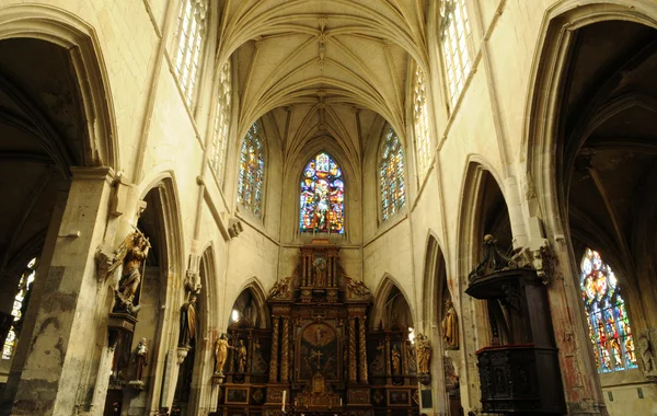 フランス、ポン ・ デ ・ l アルケーで l ウールの歴史的な教会 — ストック写真