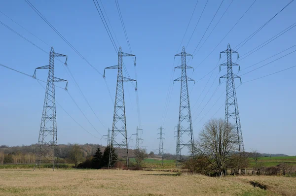 Immagine orizzontale di una linea elettrica in Francia — Foto Stock