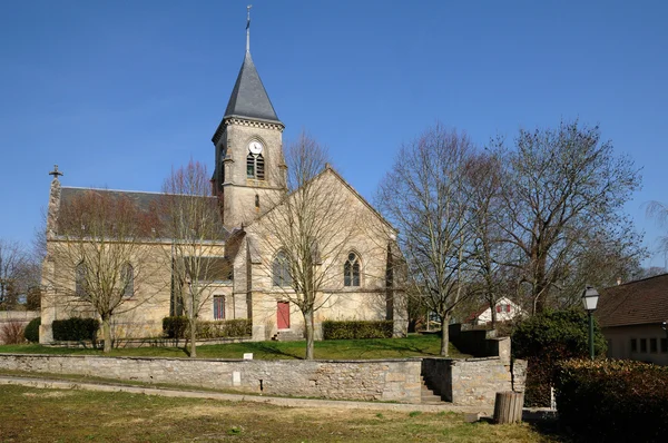 教会在 val d fremainville 的瓦兹省 — 图库照片