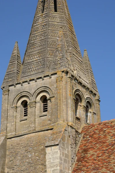 Den gamla gotiska kyrkan av gadancourt — Stockfoto