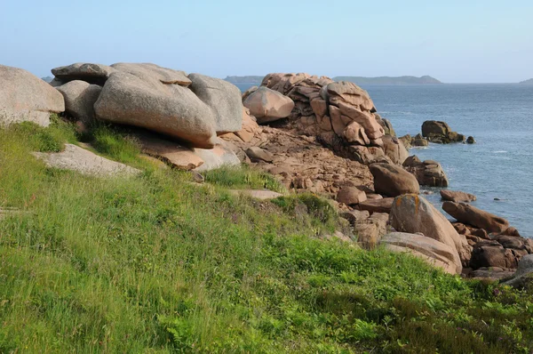 Bretagne, lyserøde granit sten i Ploumanac h - Stock-foto