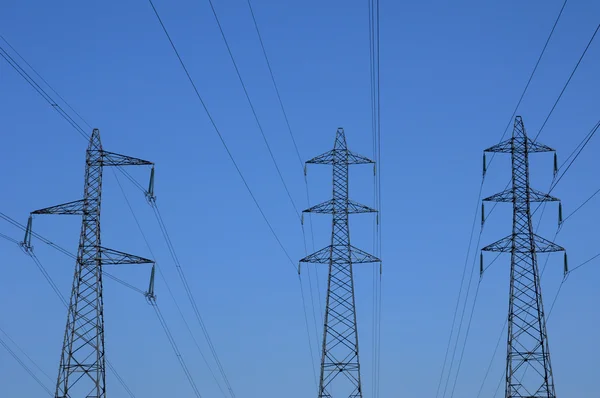 Frankreich, eine Stromleitung im Val d Oise — Stockfoto