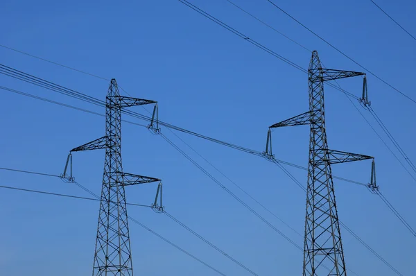 Frankreich, eine Stromleitung im Val d Oise — Stockfoto