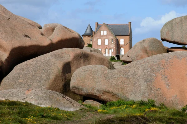 Brittany, granit różowy skały w ploumanac h — Zdjęcie stockowe