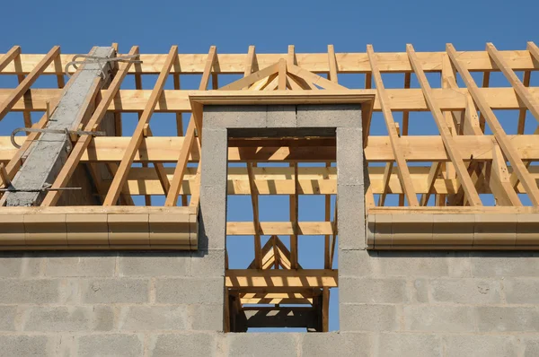 Dachkonstruktion eines Hauses in ile de france — Stockfoto