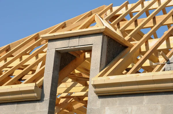 Dachkonstruktion eines Hauses in ile de france — Stockfoto