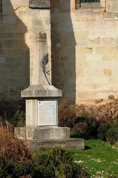 발 d Oise에에서 Longuesse의 전쟁 기념관 — 스톡 사진